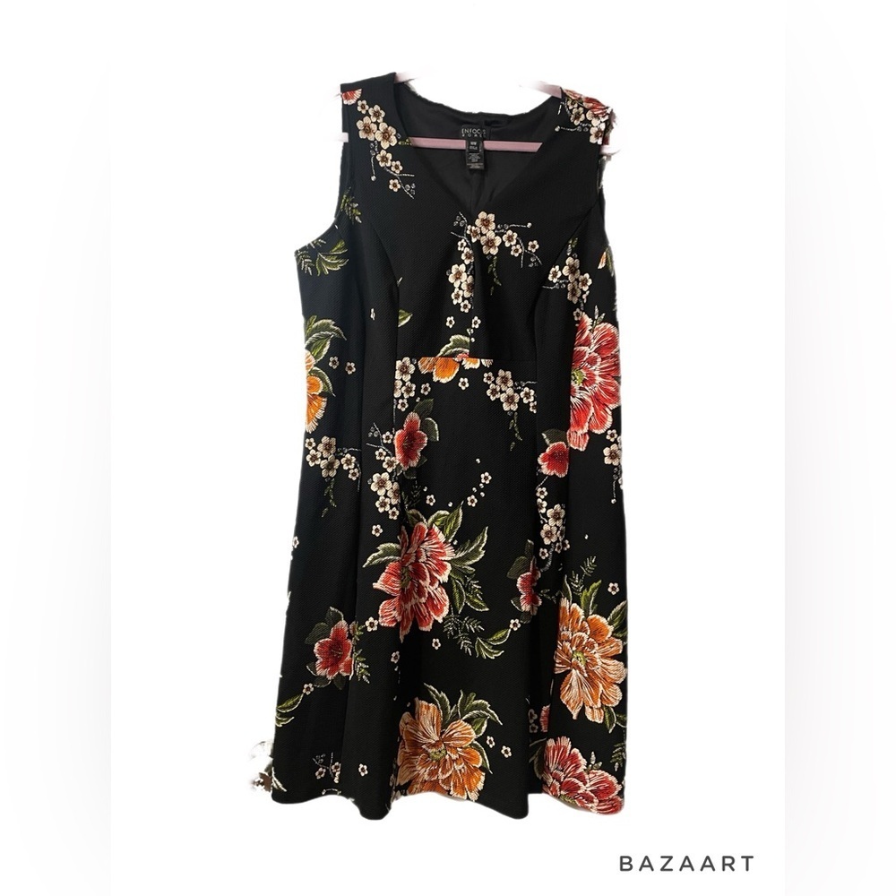 Enfocus Women black floral dress with delicate texturing. KK